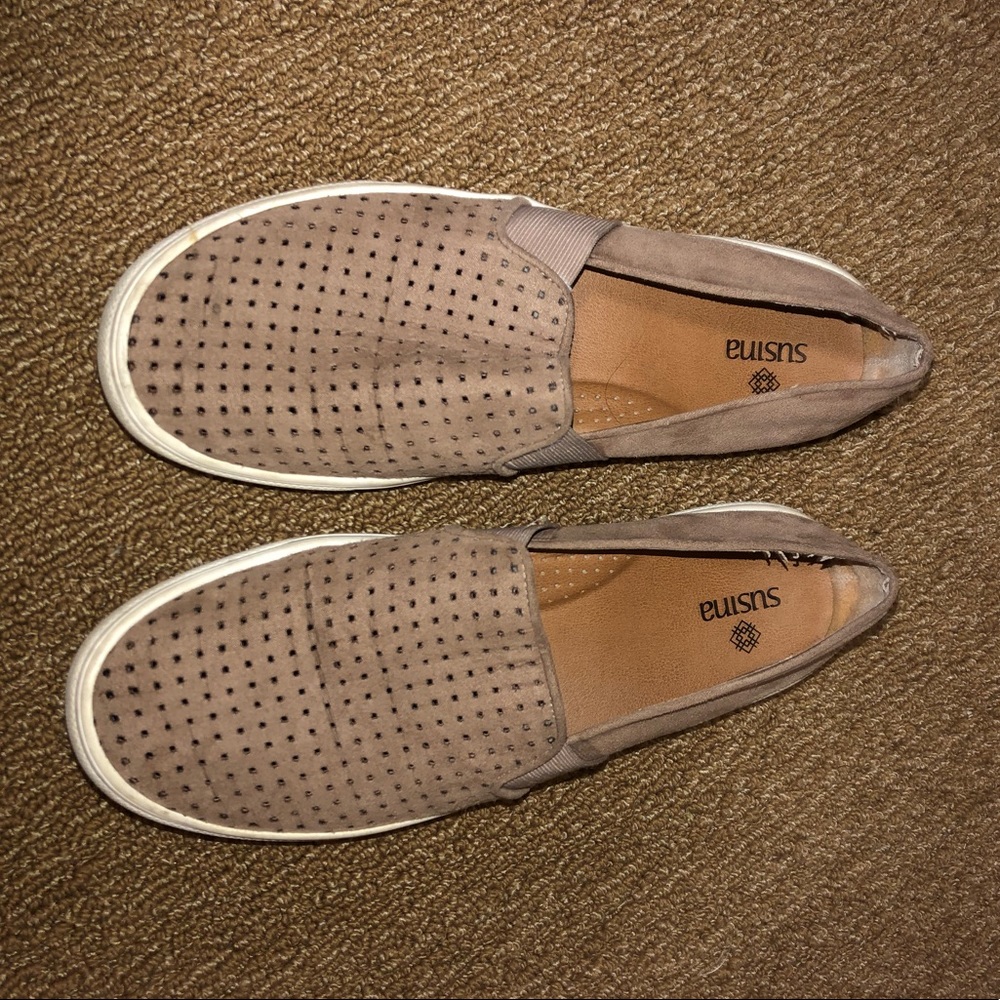 tan sneakers